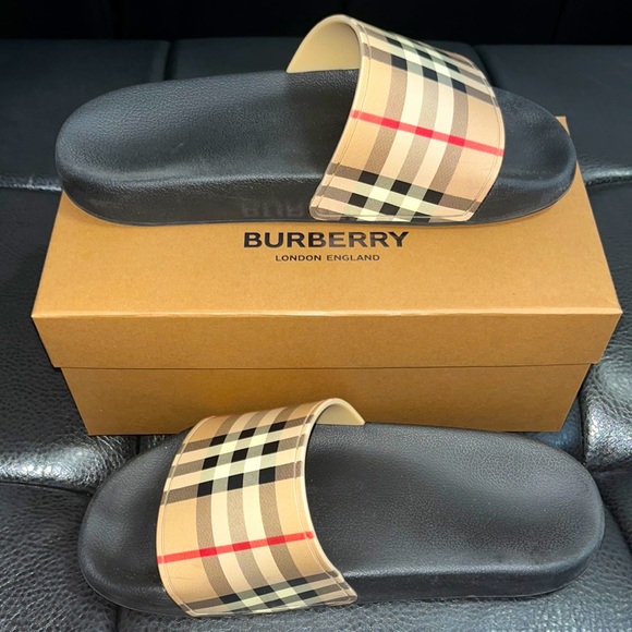 Burberry Slides - Picture 1 of 3